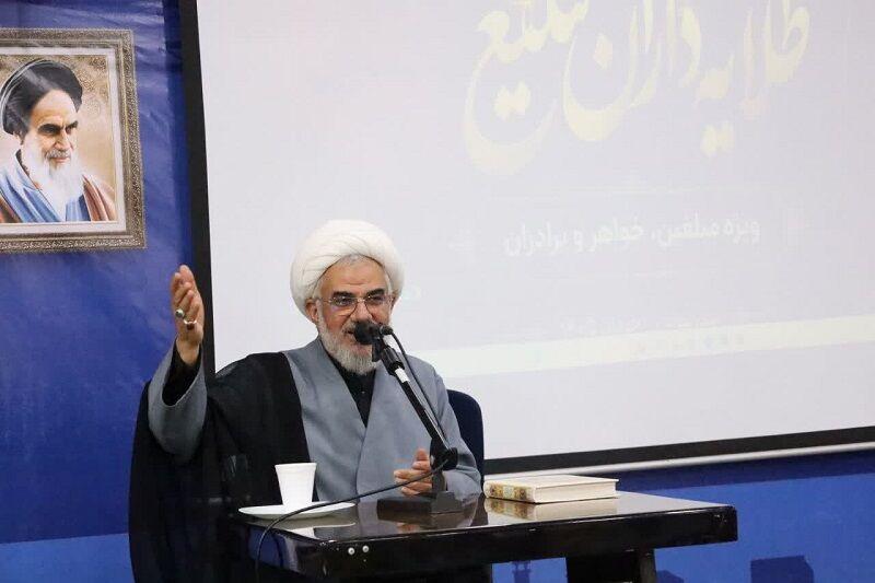 امام جمعه بندرعباس: مبلغان دینی پرچمداران جهاد تبیین و امیدآفرینی در جامعه هستند