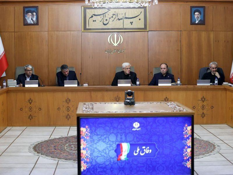 عارف: نوسان روزانه قیمتها مردم را تحت فشار روانی قرار داده است