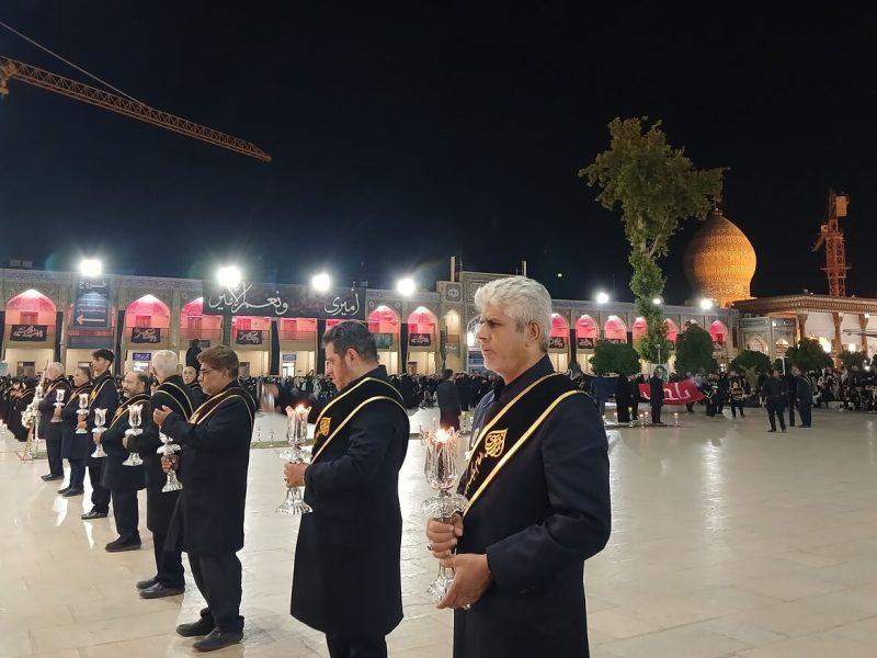 فیلم| لاله گردانی خادمان آستان شاهچراغ (ع) در شام غریبان عاشوراییان