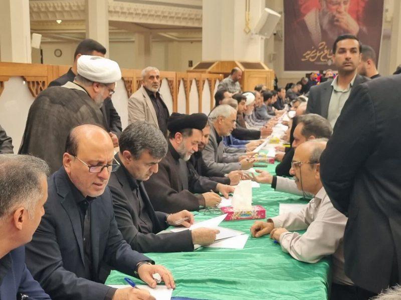 میز خدمت قضایی در حرم مطهر شاهچراغ(ع)؛ گامی برای پاسخگویی بی‌واسطه به مردم