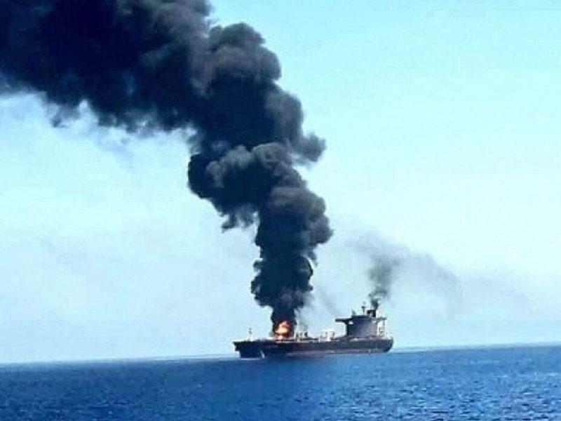 حادثه امنیتی برای یک کشتی در نزدیکی عمان/خدمه، کشتی را ترک کردند