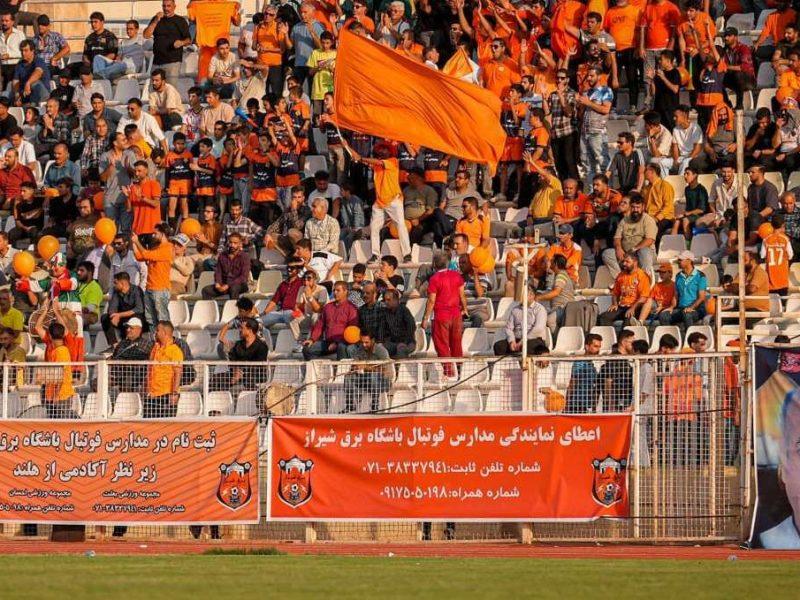 نارنجی پوشان برق جام قهرمانی فوتبال جوانان شیراز را بالای سر بردند