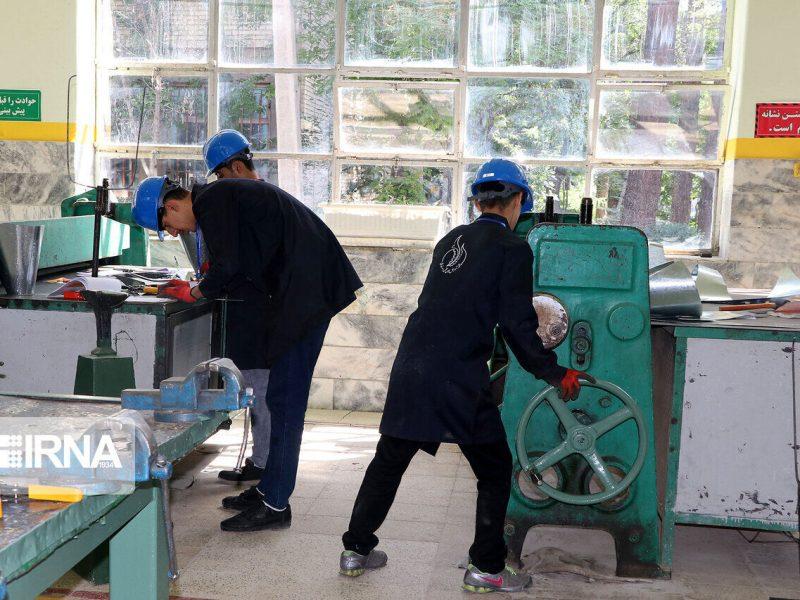 کمبود فضا و فرسودگی تجهیزات، مهم‌ترین چالش هنرستان‌های قم است
