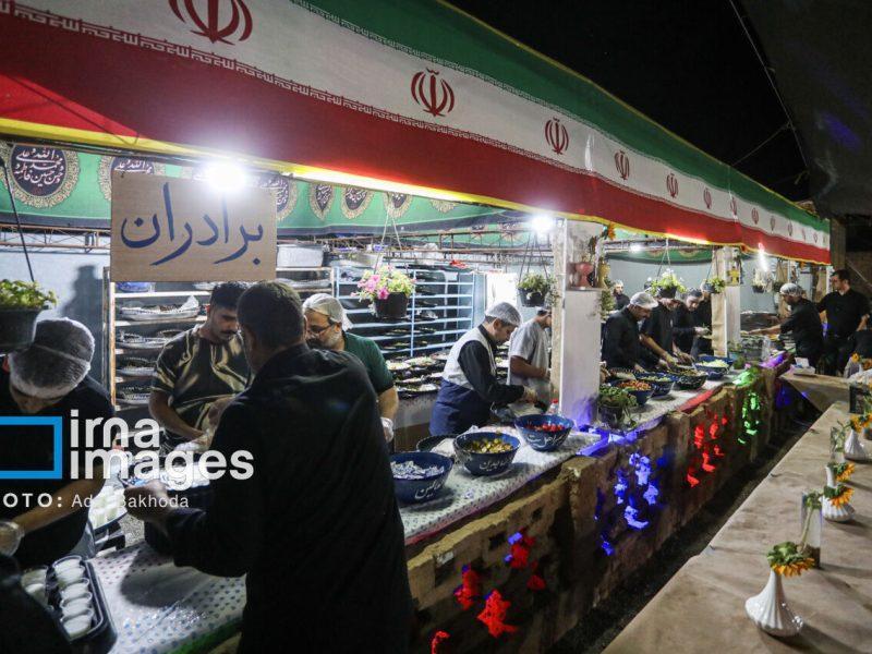 فیلم | خدمت‌رسانی موکب‌های زنجان به زائران مراسم تشییع رهبر شهید