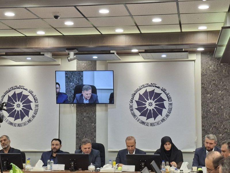 استاندار زنجان: تولیدکنندگان با موانع ساختاری در نظام تصمیم گیری بانکی مواجه هستند