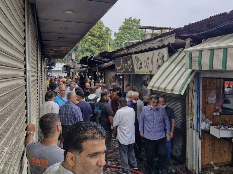 مهار حریق در بازارچه تنکابن؛ ۱۵ مغازه دچار آتشسوزی شد