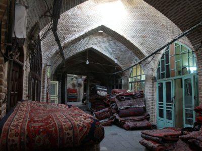 فرش دستباف همدان راهی کانادا شد
