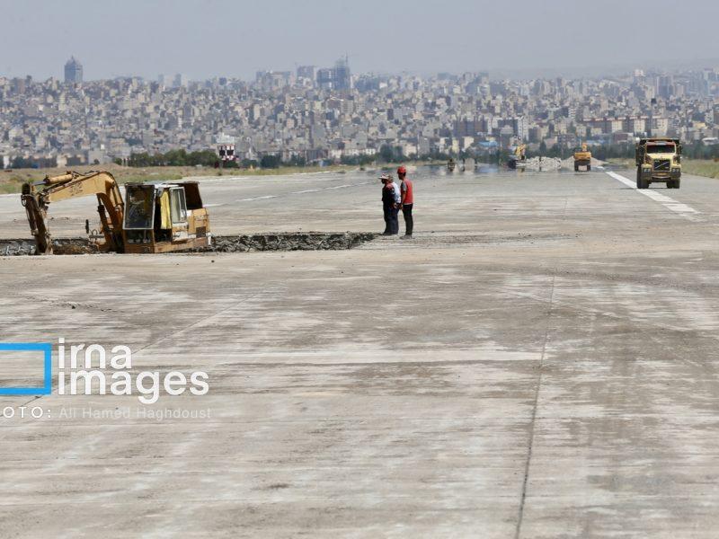 فیلم | تداوم اجرای طرح عملیات بهسازی باند فرودگاه ساری