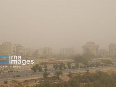 گرد و غبار آسمان زنجان را فرا میگیرد