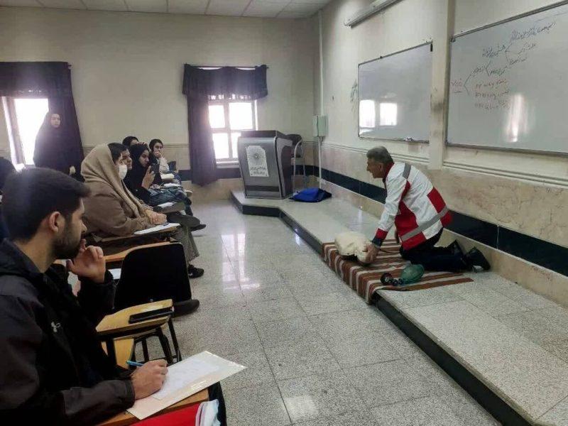 بیش از ۱۲۰ هزار نفر از آموزش‌های هلال احمر زنجان بهره‌مند شدند