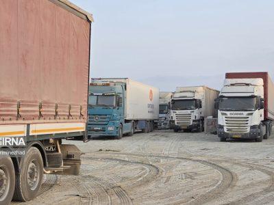 خدماترسانی شبانهروزی گمرک «ریمدان» به فعالان اقتصادی؛ تردد ۱۲۲۹ کامیون در ۲۴ ساعت