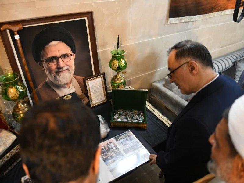 دیدار معاون رئیسجمهور با خانواده شهید سید اسماعیل خطیب در قم