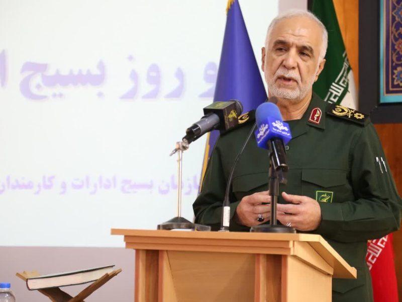 فرمانده سپاه کرمانشاه: دشمن روی شکاف اجتماعی و دوگانگی در جامعه تمرکز کرده است
