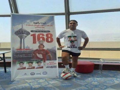 صعود با توپ بر بالای برج میلاد، ثبت رکوردی جدید توسط ورزشکار مینابی