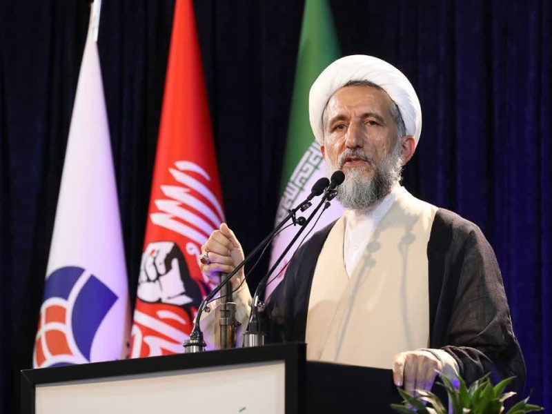 امام جمعه قزوین: حضور مستمر مردم در صحنه، توطئههای دشمنان را خنثی میکند