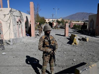 ارتش پاکستان از کشته شدن ۱۰ تروریست در حمله به بندر گوادر خبر داد