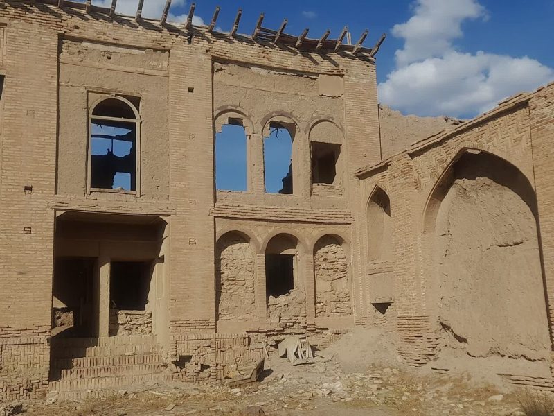 قلعه تاریخی «کلبعلیخان» روستای چمران ساوه در شیب فروپاشی + فیلم
