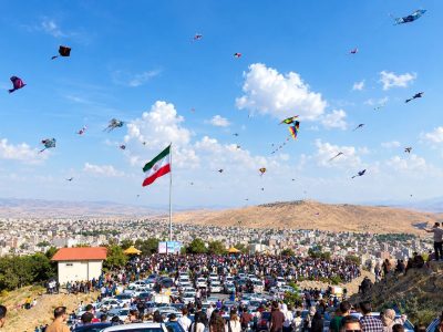 برگزاری جشنواره پرواز بادبادکها در بوکان با استقبال بیش از ۳ هزار نفر