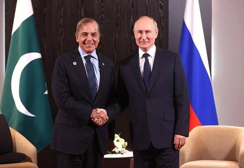 پاکستان در تکاپو توافقهای بلندمدت در حوزه انرژی با مسکو؛ شهباز شریف به روسیه میرود
