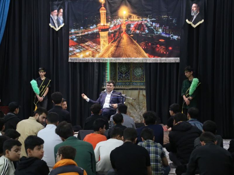 🔻به گزارش روابط عمومی فرمانداری شهرستان شیروان، محمد احمدی در جمع نوجوانان هیئت بقیهالله(عج) مسجد جامع شیروان، با گرامیداشت یاد و خاطره شهدا، نقش نسل جوان را در آینده ایران تعیینکننده دانست و اظهار کرد: جوانان این سرزمین در مقاطع مختلف، از دوران دفاع مقدس تا عرصههای علمی، مدیریتی و اجتماعی، توانمندی خود را به اثبات رساندهاند و امروز نیز بخش مهمی از مسیر پیشرفت کشور باید با اعتماد به جوانان و میدان دادن به ظرفیتهای آنان طی شود.